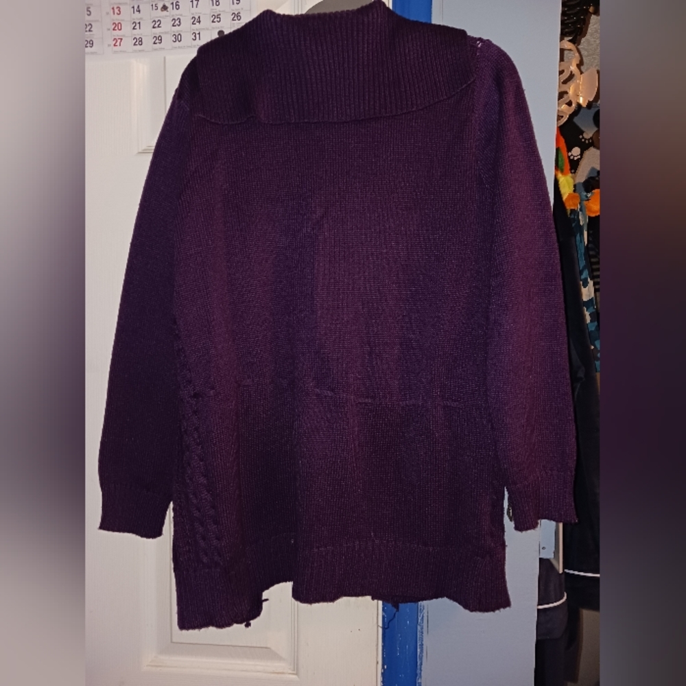 Sweater - Picture 6 of 7
